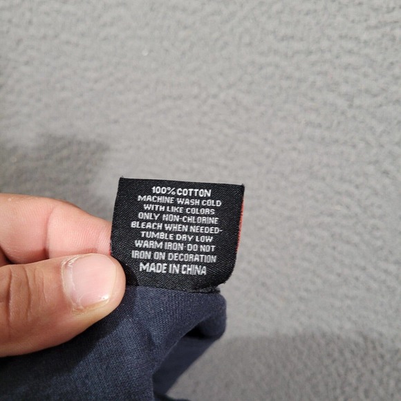 Red Stripe Shirt Mens Medium Blue Spell Out Graphic‎ Print Logo Crew Neck Tee - Picture 9 of 10